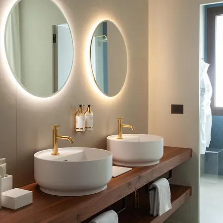 Palazzo Giusti - Exclusive Boutique לצ'ה