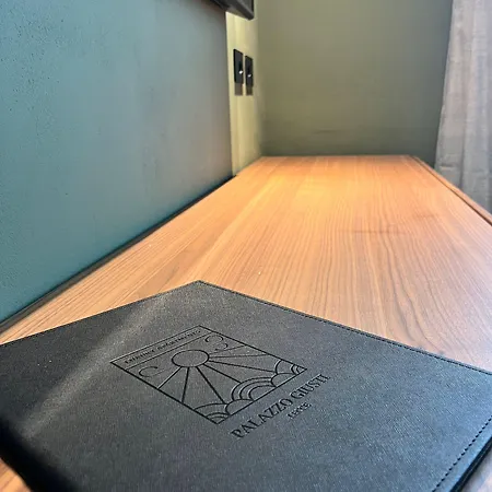 Palazzo Giusti - Exclusive Boutique מלון