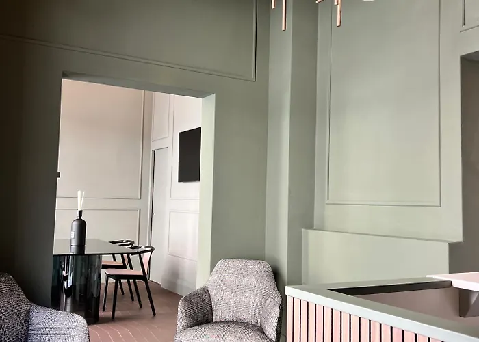 Palazzo Giusti - Exclusive Boutique מלון לצ'ה