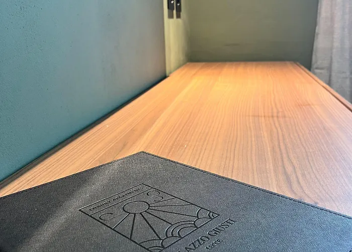 Palazzo Giusti - Exclusive Boutique מלון
