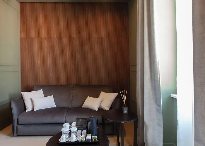 Palazzo Giusti - Exclusive Boutique לצ'ה